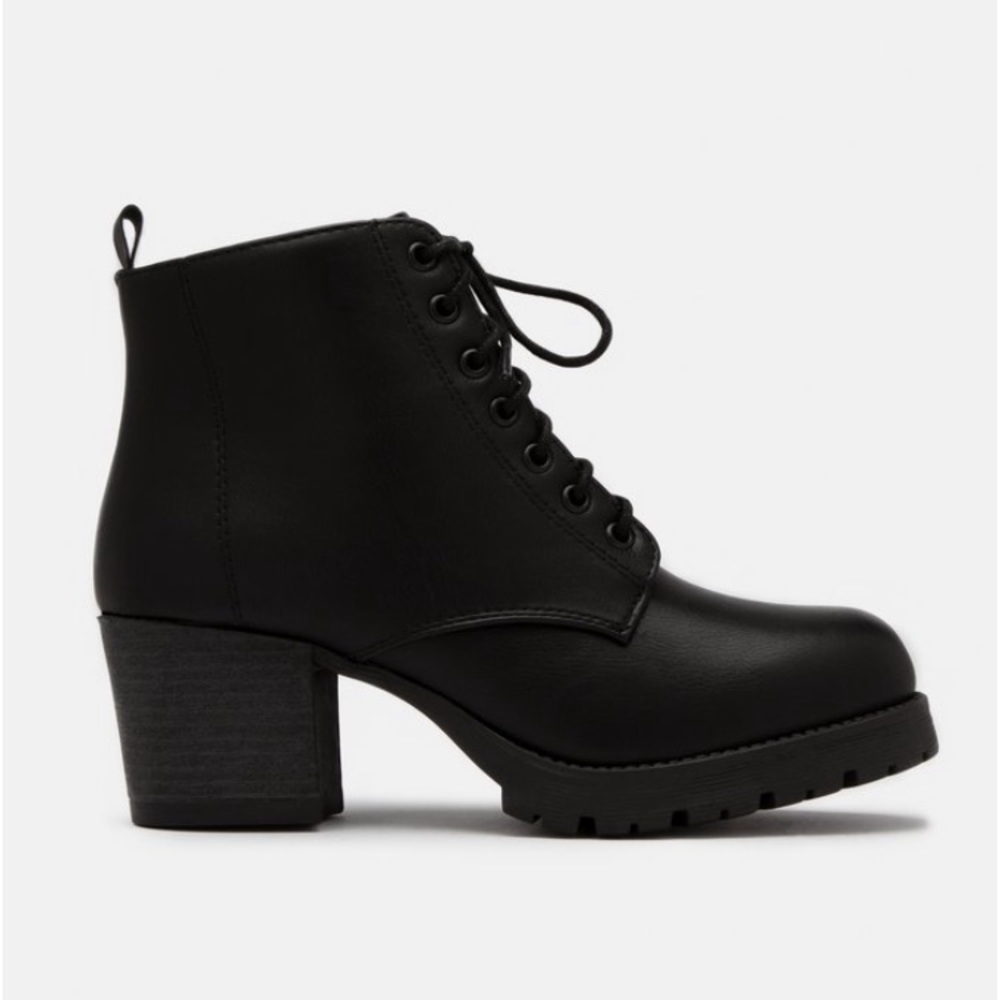 Walk the like miss Lola boots